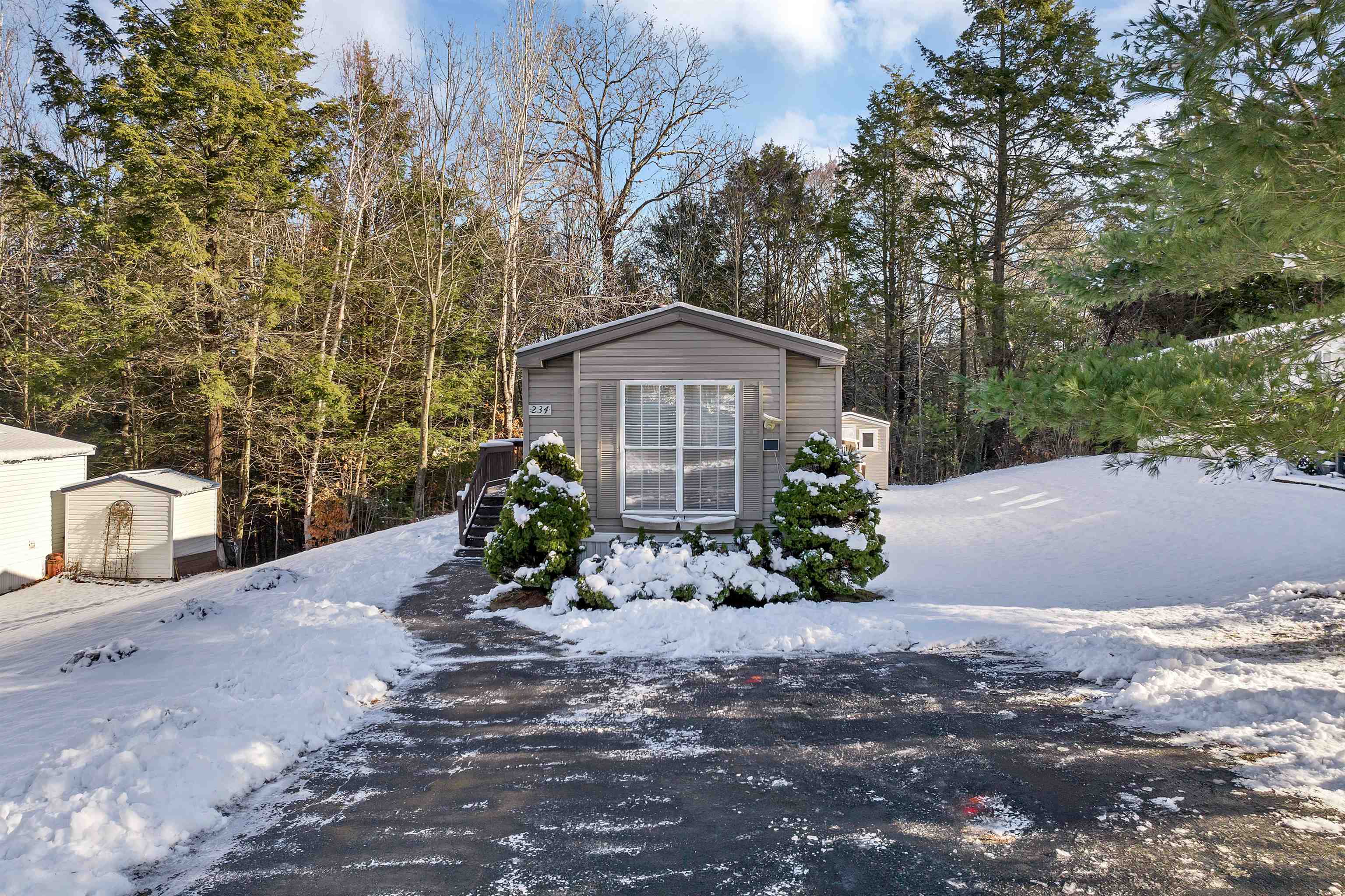 Laconia, New Hampshire 03246, United States, 2 Bedrooms Bedrooms, ,2 BathroomsBathrooms,Residential,Pending,22791