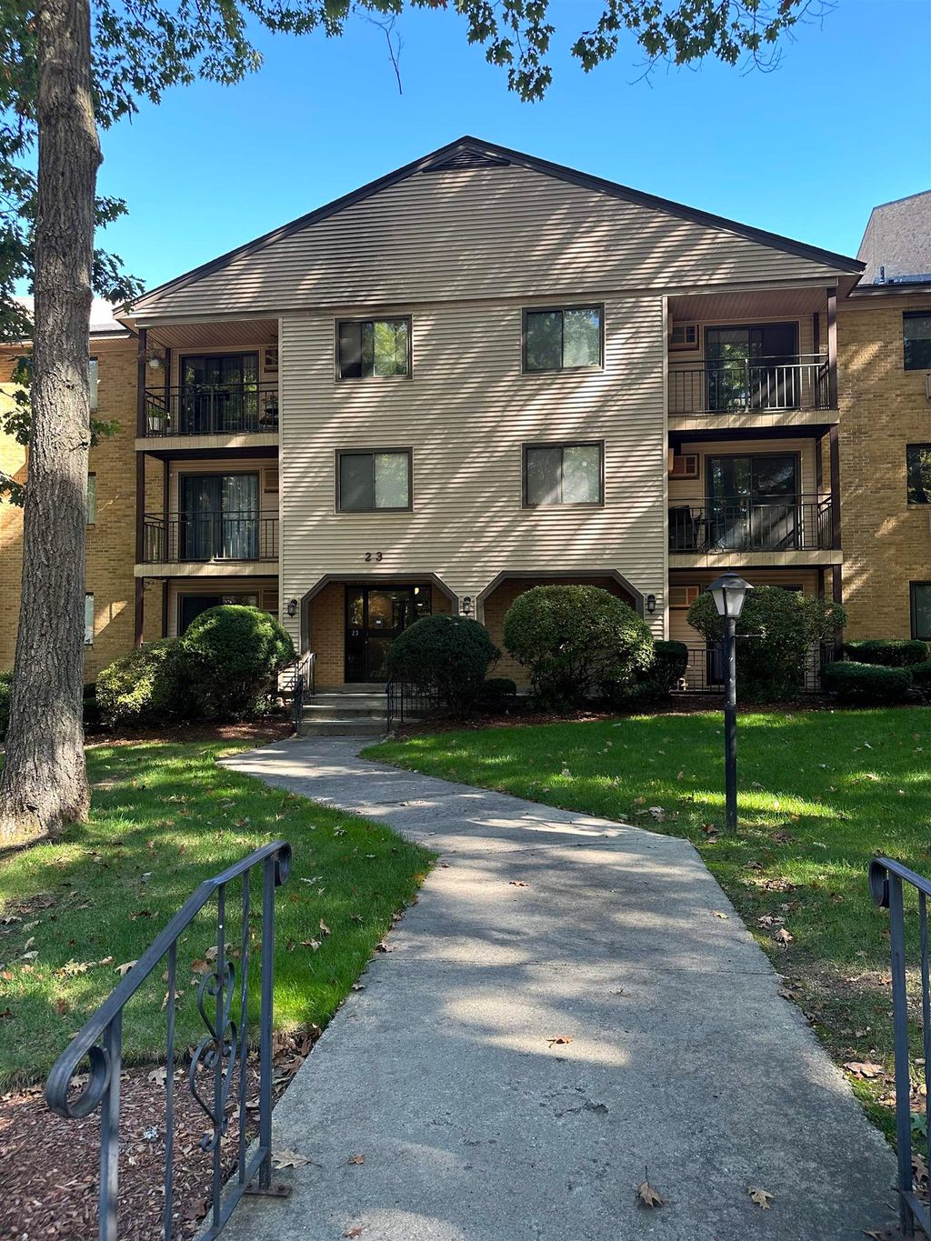 Photo of 23 Country Club Drive #39, Manchester, NH 03102 (MLS # 5064539)