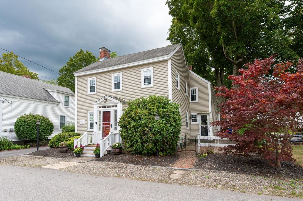 Photo of 10 Maple Street, Exeter, NH 03833 (MLS # 5059440)