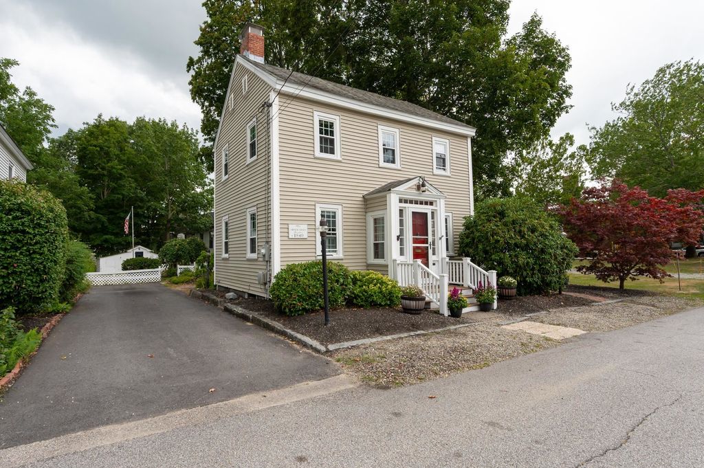 Photo of 10 Maple Street, Exeter, NH 03833 (MLS # 5059440)