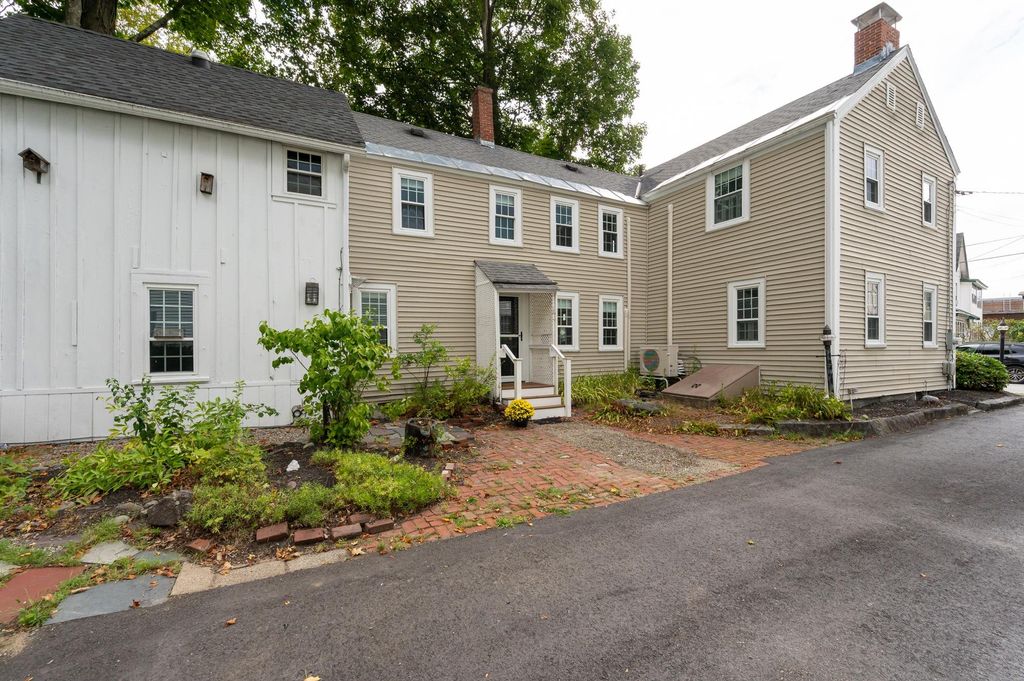 Photo of 10 Maple Street, Exeter, NH 03833 (MLS # 5059440)