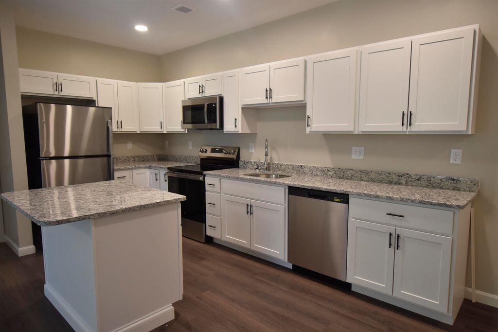 Photo of 217 Rockingham Road #103, Londonderry, NH 03053 (MLS # 5062463)