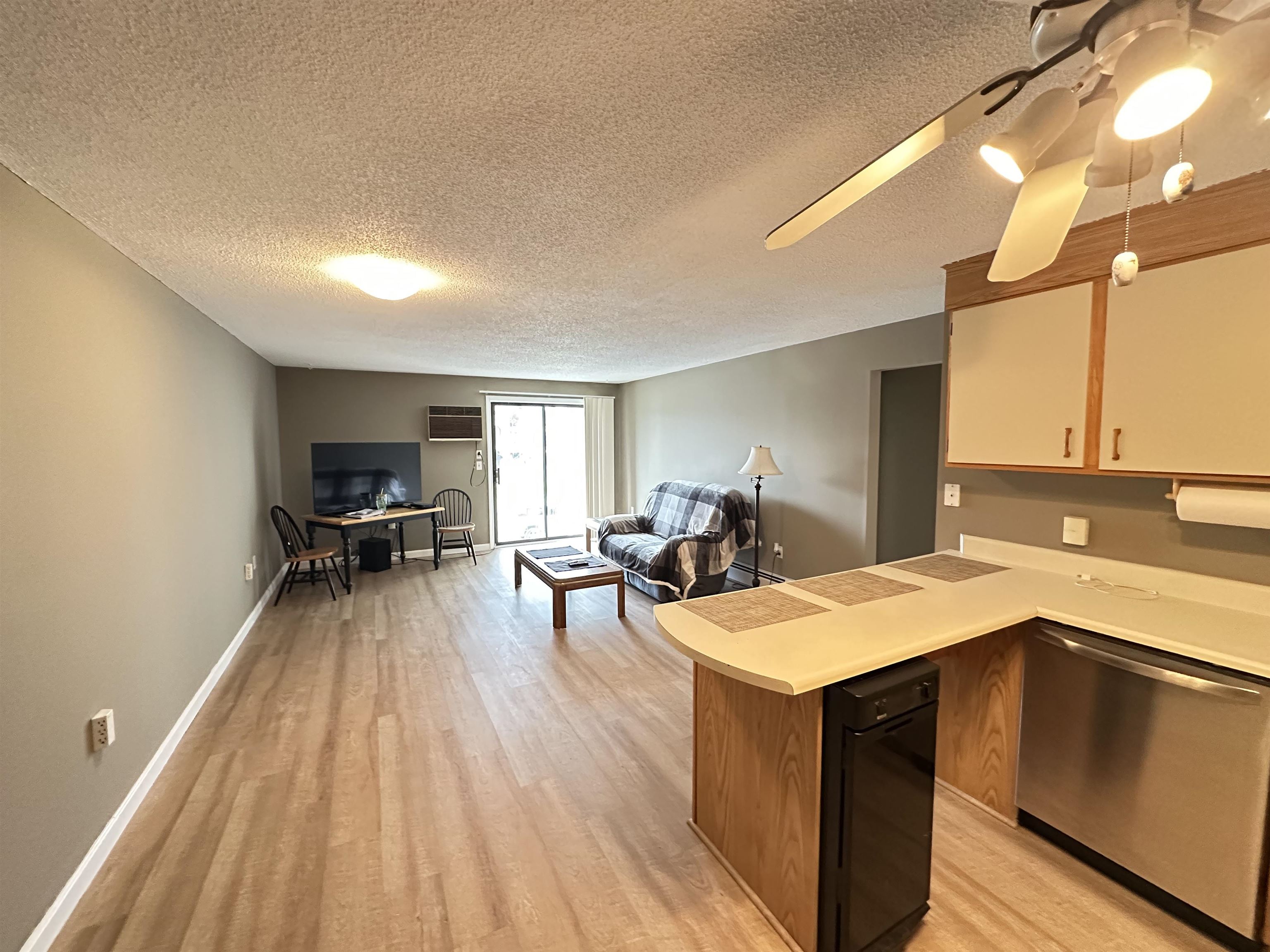 Nashua, New Hampshire 03063, United States, 2 Bedrooms Bedrooms, ,1 BathroomBathrooms,Residential,Pending,112067