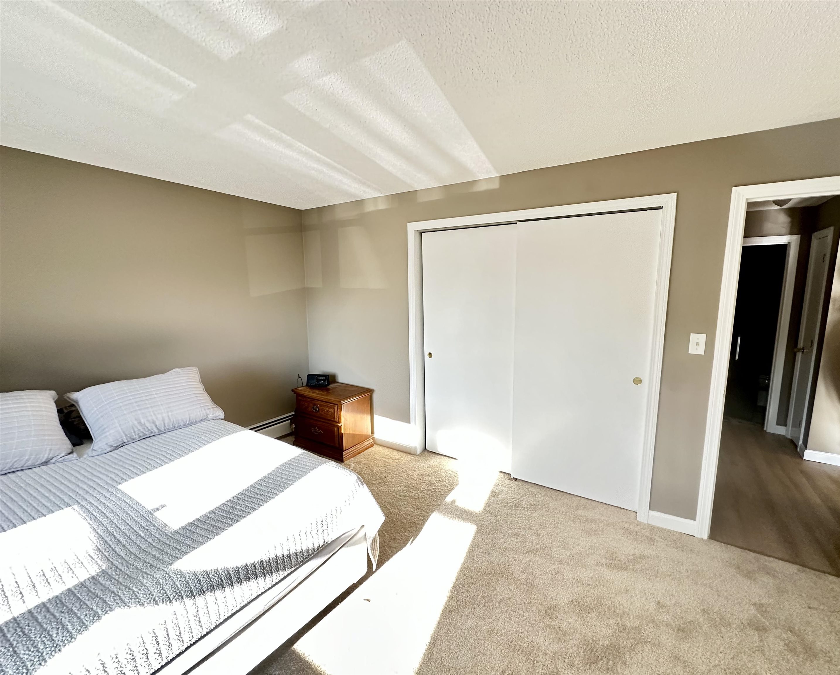 Nashua, New Hampshire 03063, United States, 2 Bedrooms Bedrooms, ,1 BathroomBathrooms,Residential,Pending,112067