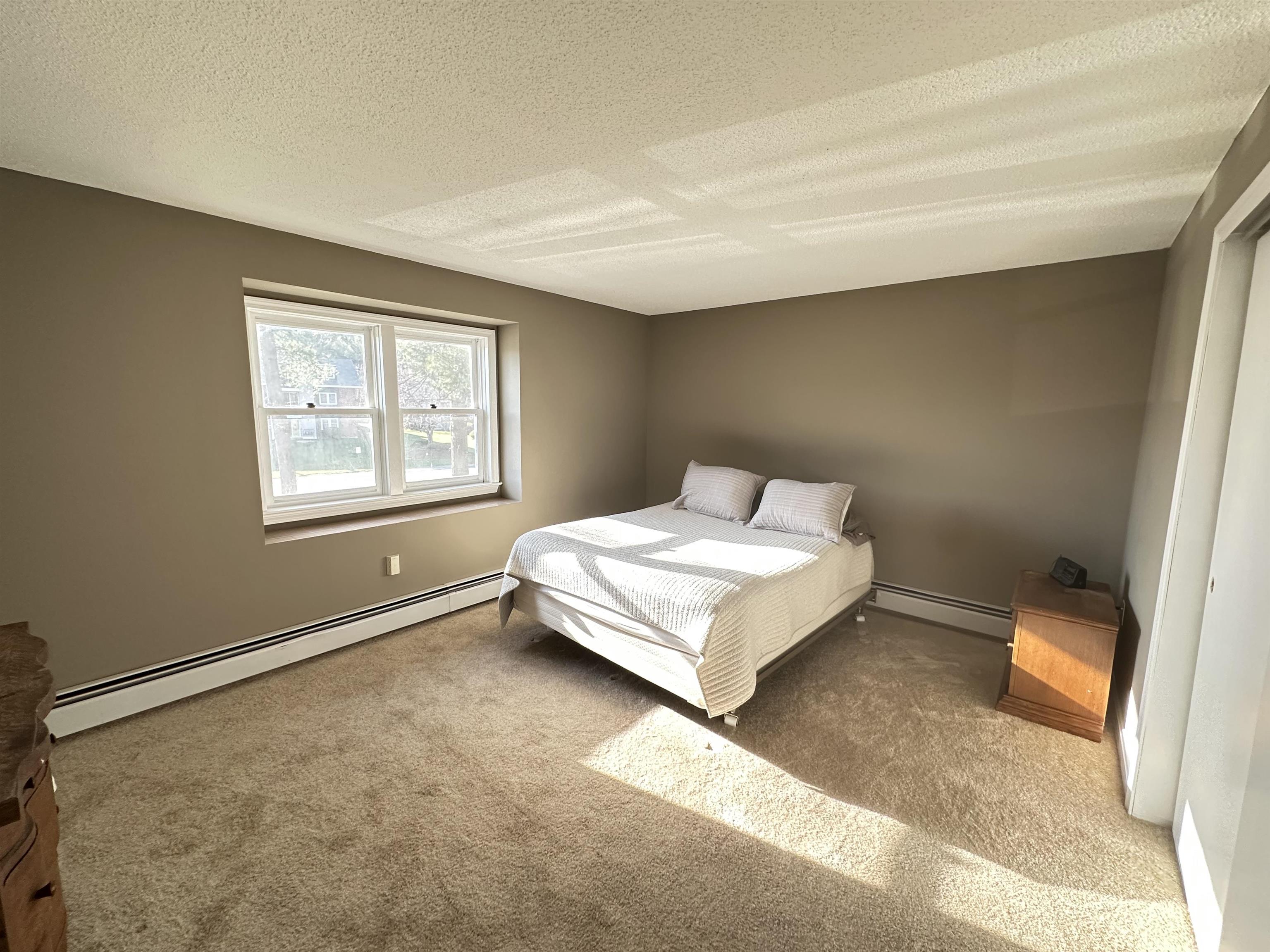 Nashua, New Hampshire 03063, United States, 2 Bedrooms Bedrooms, ,1 BathroomBathrooms,Residential,Pending,112067