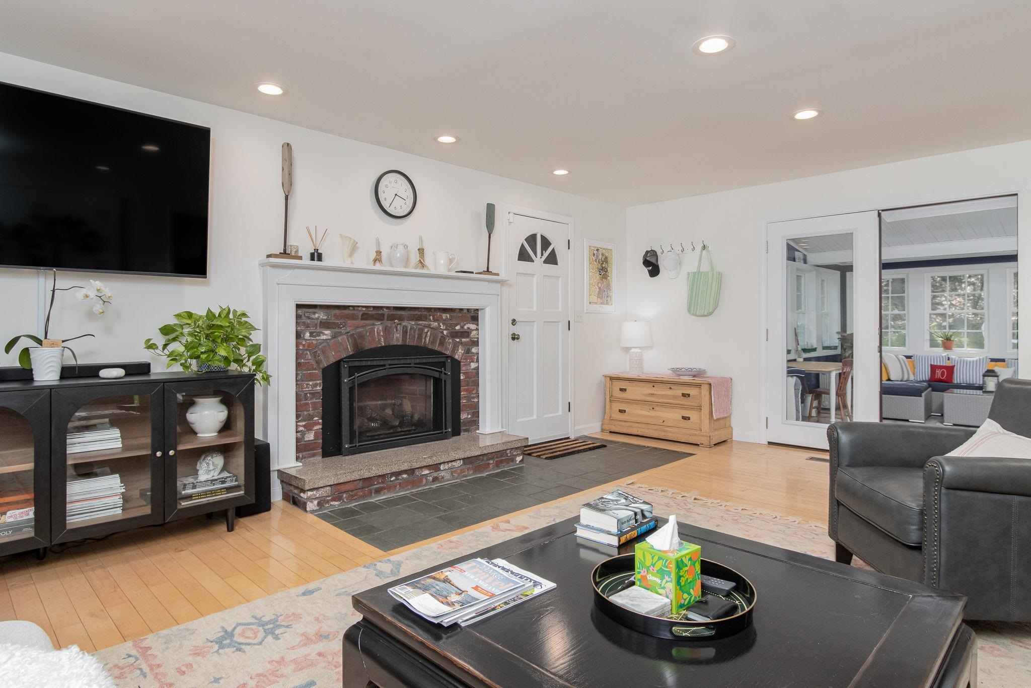 10 Greenbriar Lane