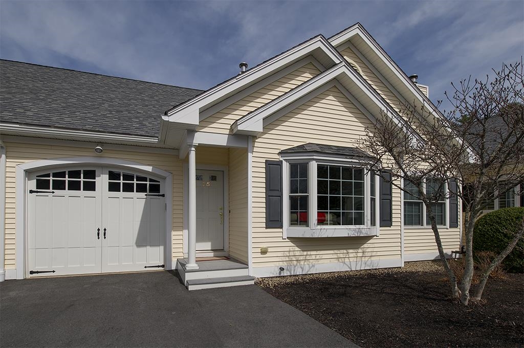 15 Lamplighter Village Road