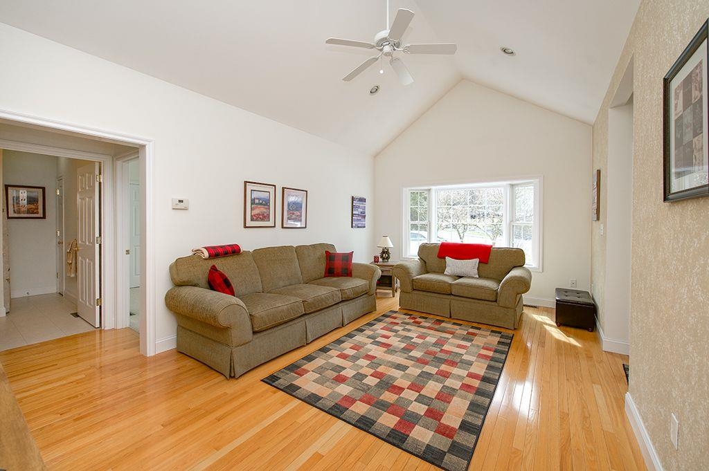 15 Lamplighter Village Road