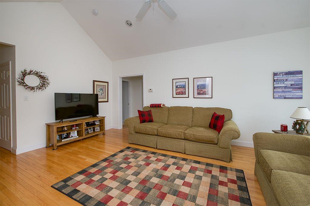 15 Lamplighter Village Road