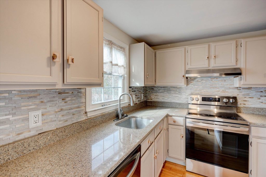 Photo of 50 Edward J Roy Street #Unit 48, Manchester, NH 03104 (MLS # 5082340)