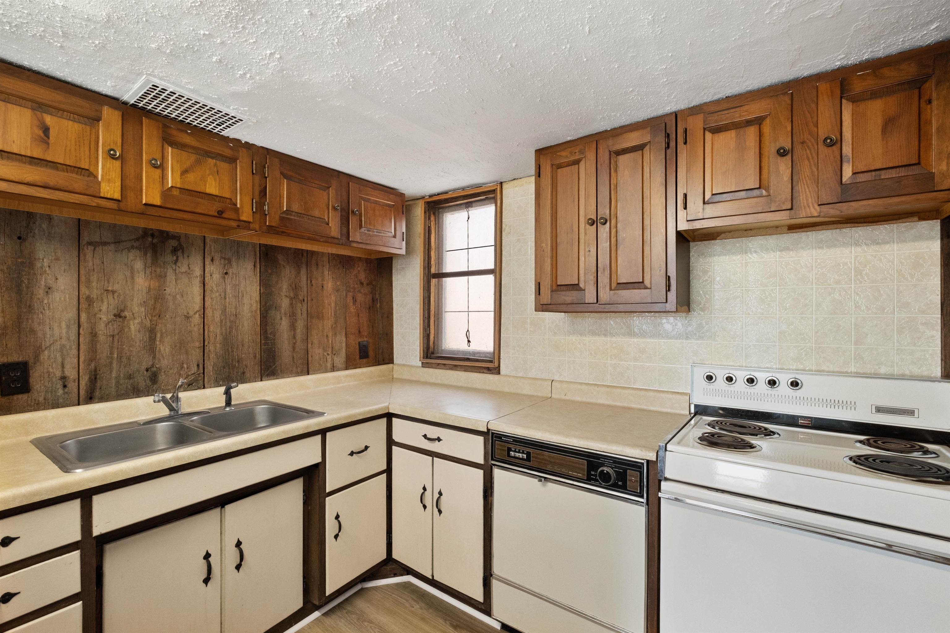 6 Alpine Court