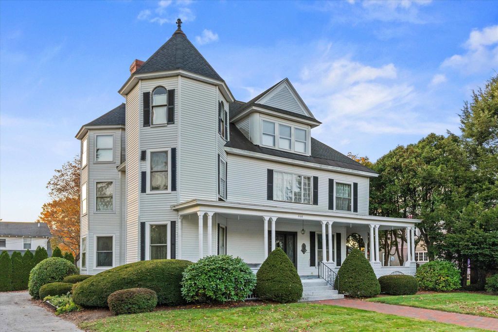 Photo of 2108 Elm Street, Manchester, NH 03104 (MLS # 5068026)