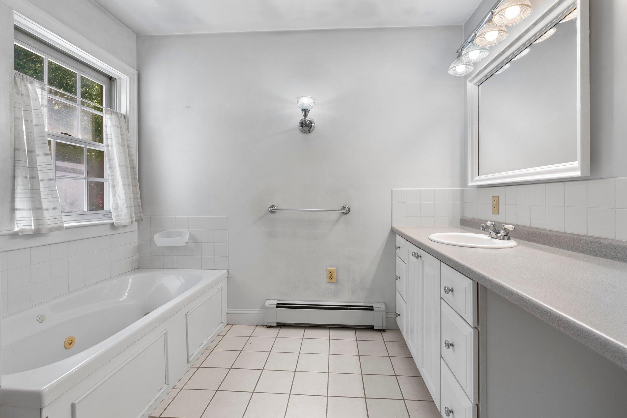 Pembroke, New Hampshire 03275, United States, 3 Bedrooms Bedrooms, ,3 BathroomsBathrooms,Residential,Active,158169