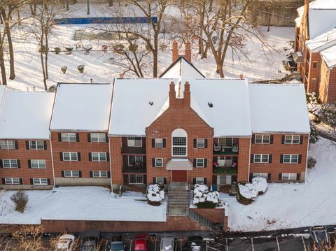 Photo of 5 louisburg Square #11, Nashua, NH 03060 (MLS # 5071418)