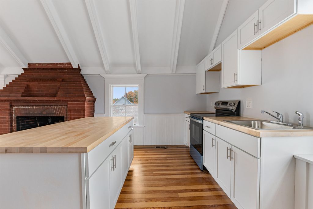 Photo of 109 Pleasant Street #201, Claremont, NH 03743 (MLS # 5067346)