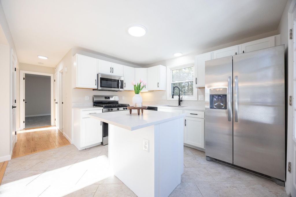 Photo of 23 Mahogany Drive, Nashua, NH 03062 (MLS # 5075754)