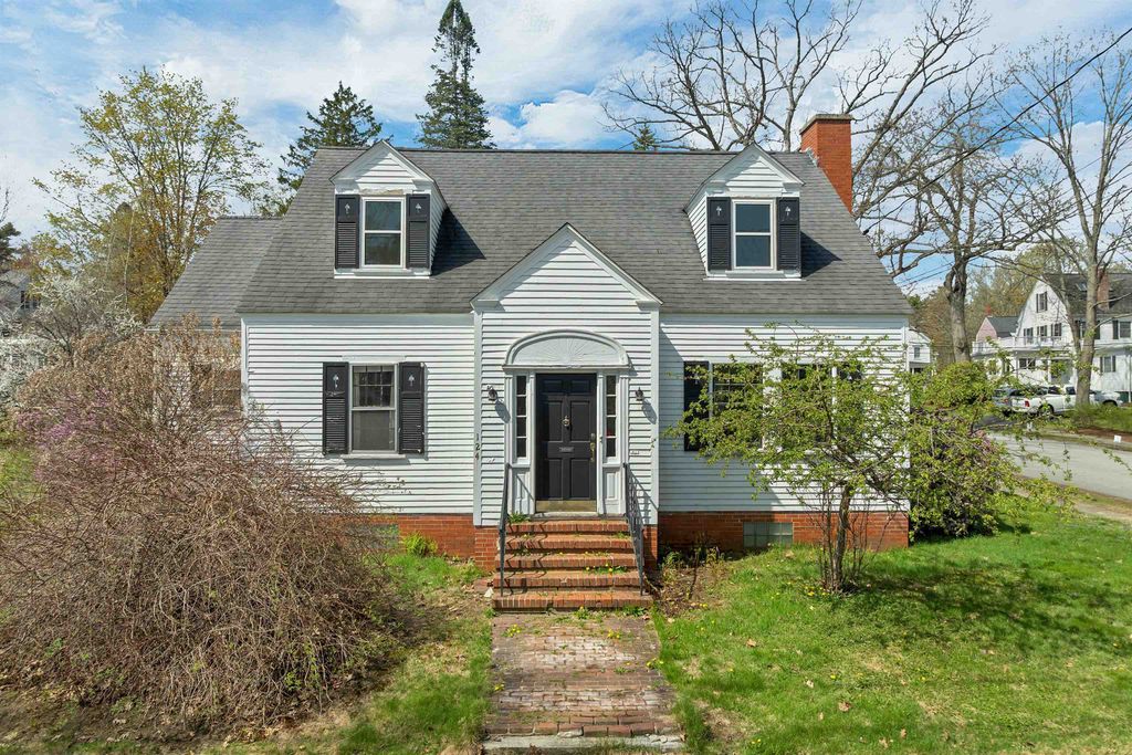 Photo of 124 Dartmouth Street, Laconia, NH 03246 (MLS # 5087445)