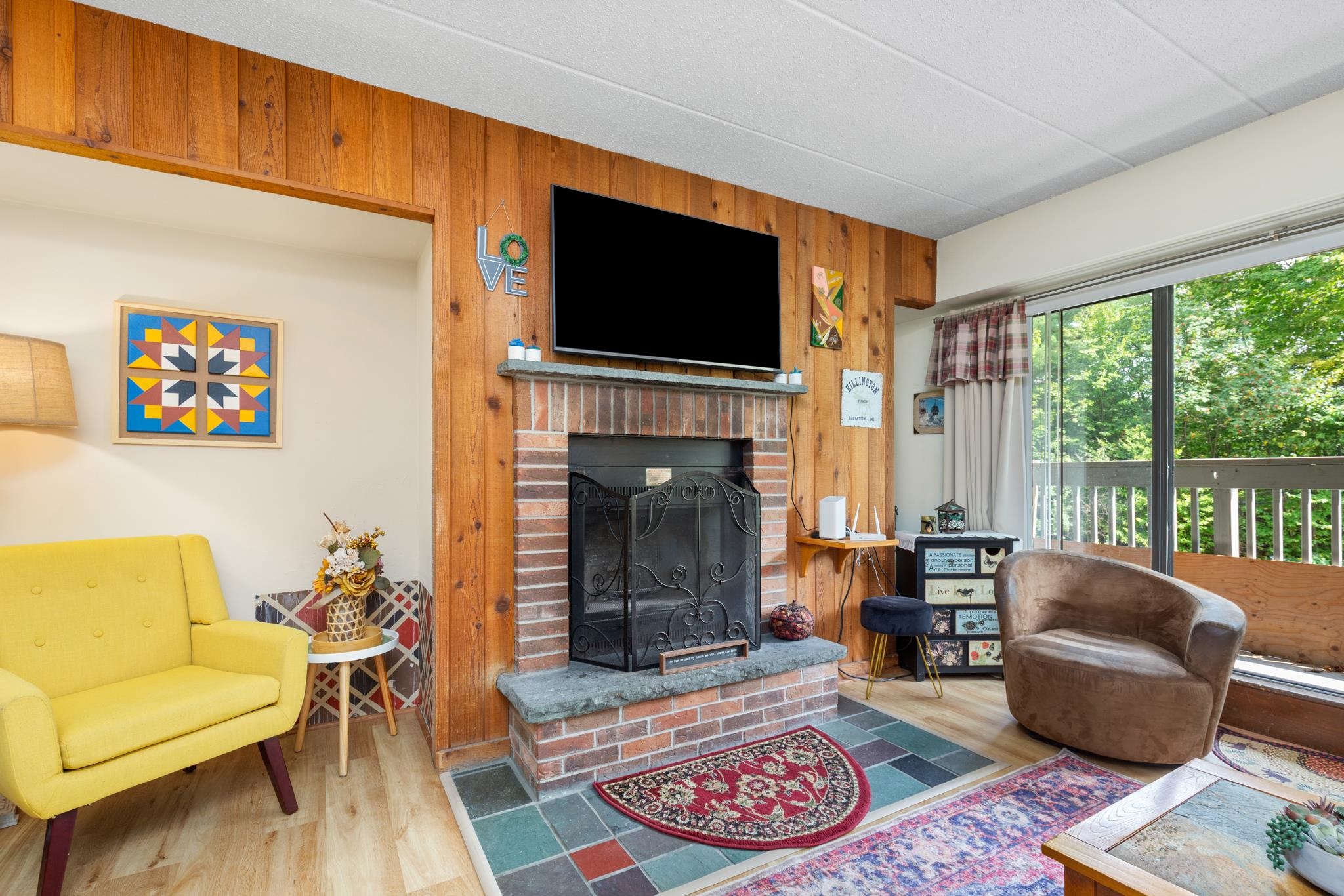 137 East Mountain Road 2B4