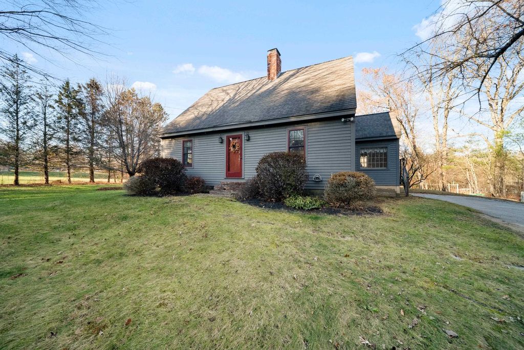 Photo of 73 Pine Street, Danville, NH 03819 (MLS # 5070325)