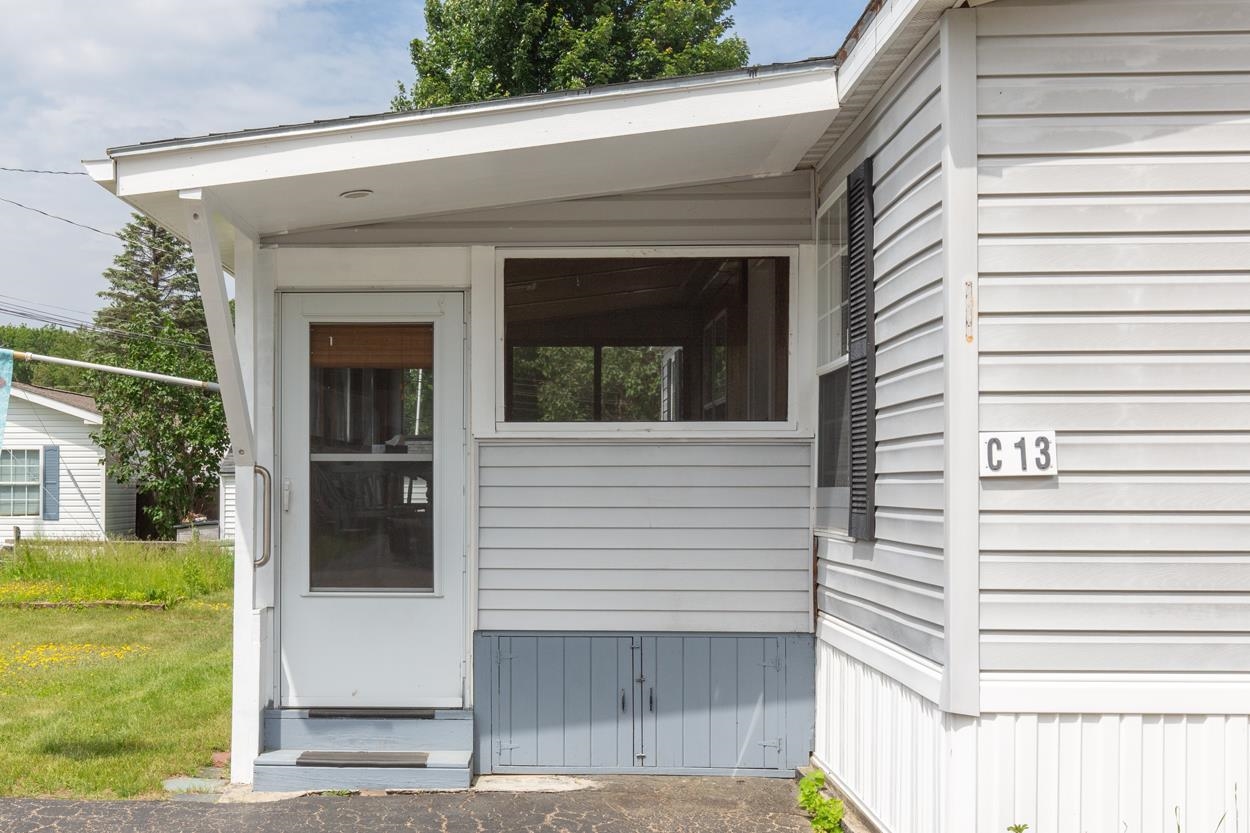 Gilford, New Hampshire 03249, United States, 2 Bedrooms Bedrooms, ,2 BathroomsBathrooms,Residential,Pending,152512