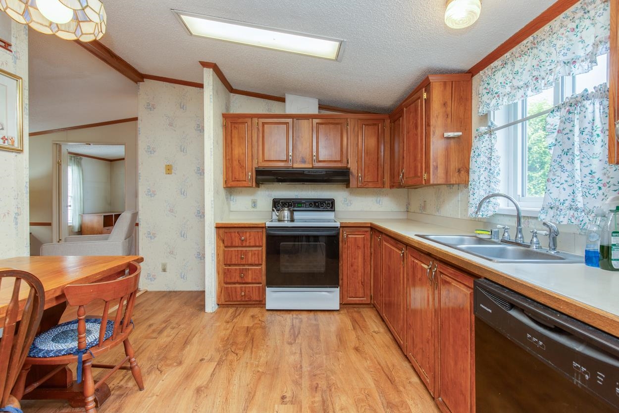 Gilford, New Hampshire 03249, United States, 2 Bedrooms Bedrooms, ,2 BathroomsBathrooms,Residential,Pending,152512