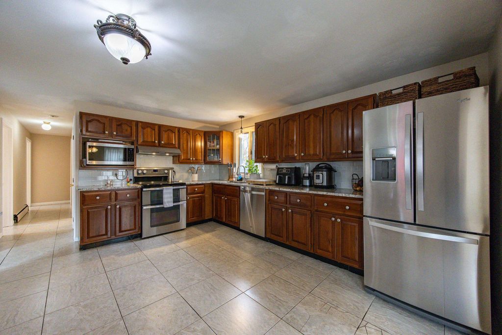 Photo of 11 Maclarnon Road, Salem, NH 03079 (MLS # 5068800)