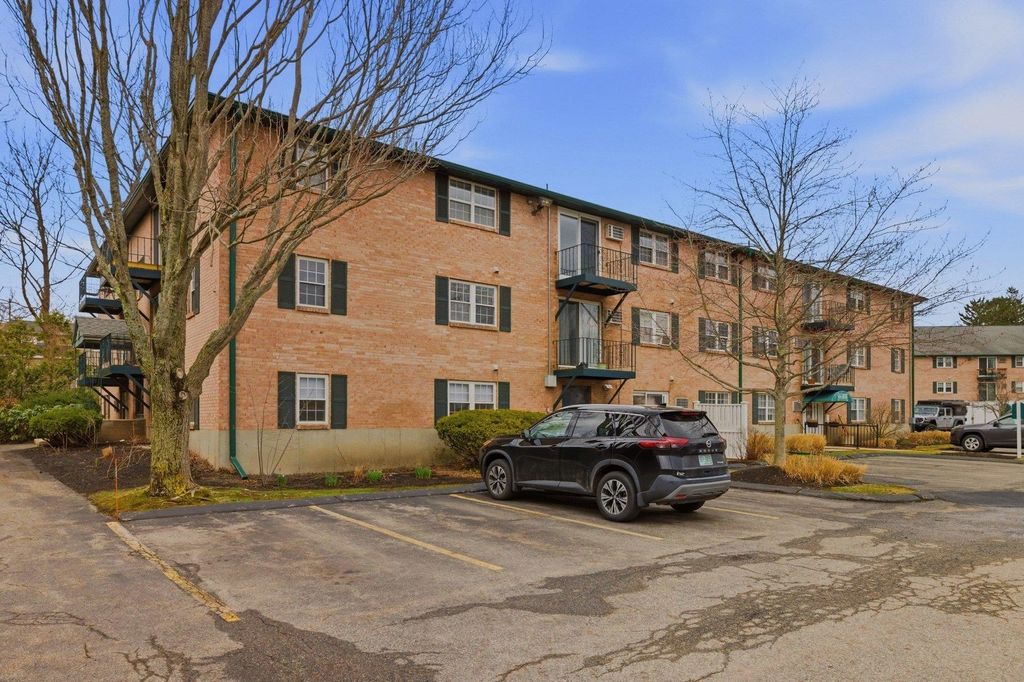Photo of 559 Sagamore Court #15, Portsmouth, NH 03801 (MLS # 5082179)