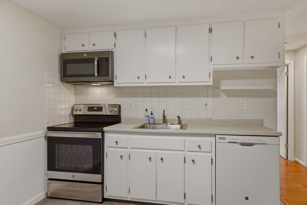 Photo of 559 Sagamore Court #15, Portsmouth, NH 03801 (MLS # 5082179)