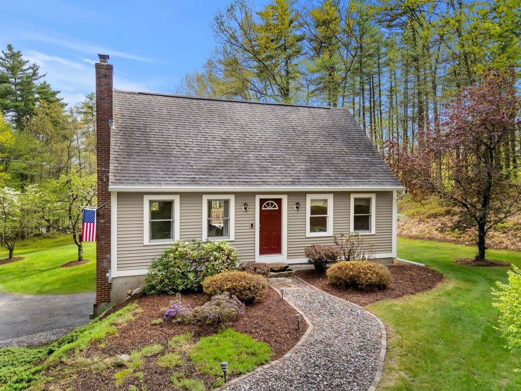 Photo of 46 Pinecrest Drive, Bedford, NH 03110 (MLS # 5089470)