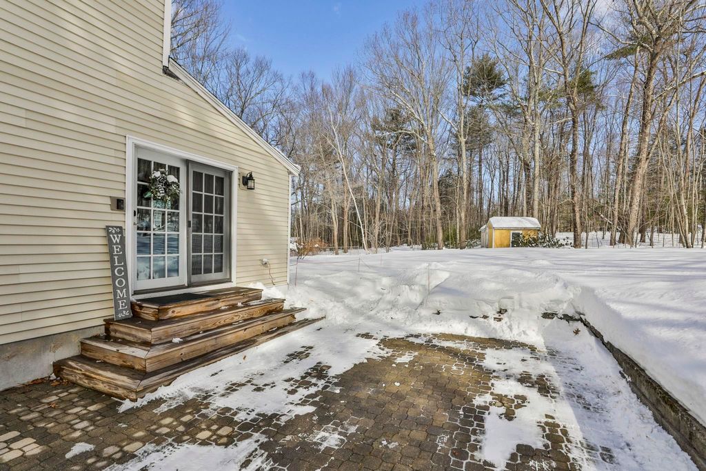 Photo of 67 Kienia Road, Hudson, NH 03051 (MLS # 5078159)