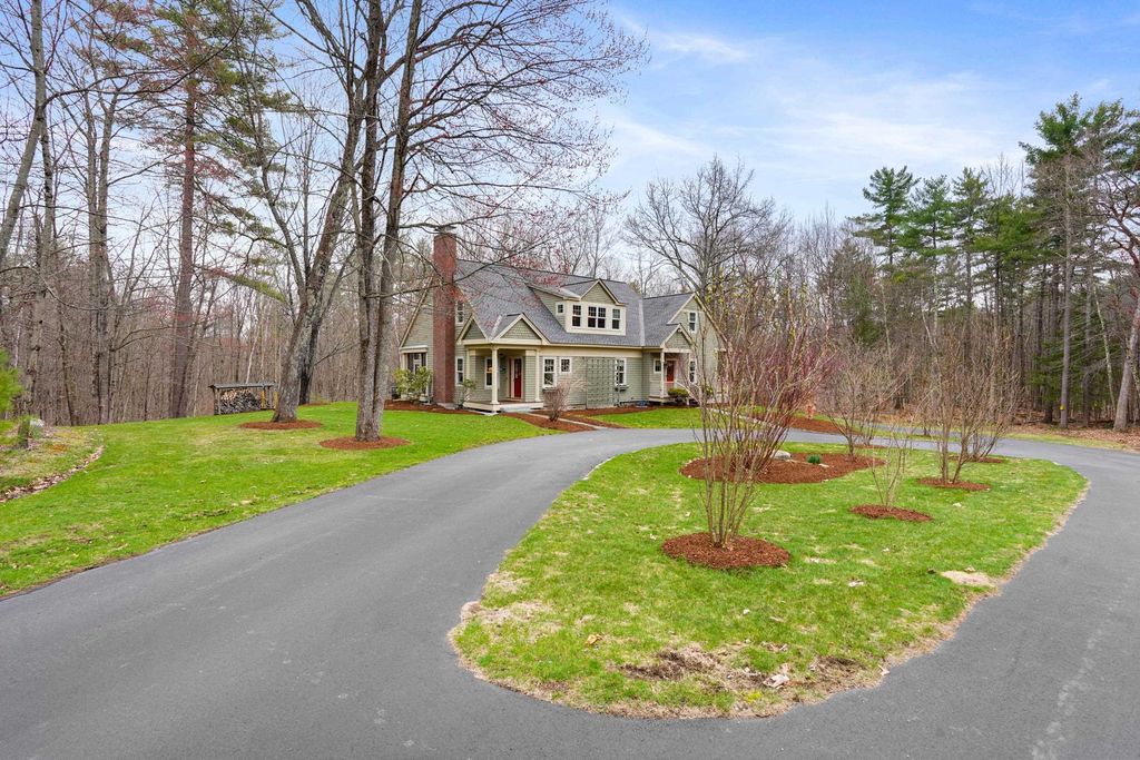 Photo of 11 Pine Top Road, Amherst, NH 03031 (MLS # 5083702)