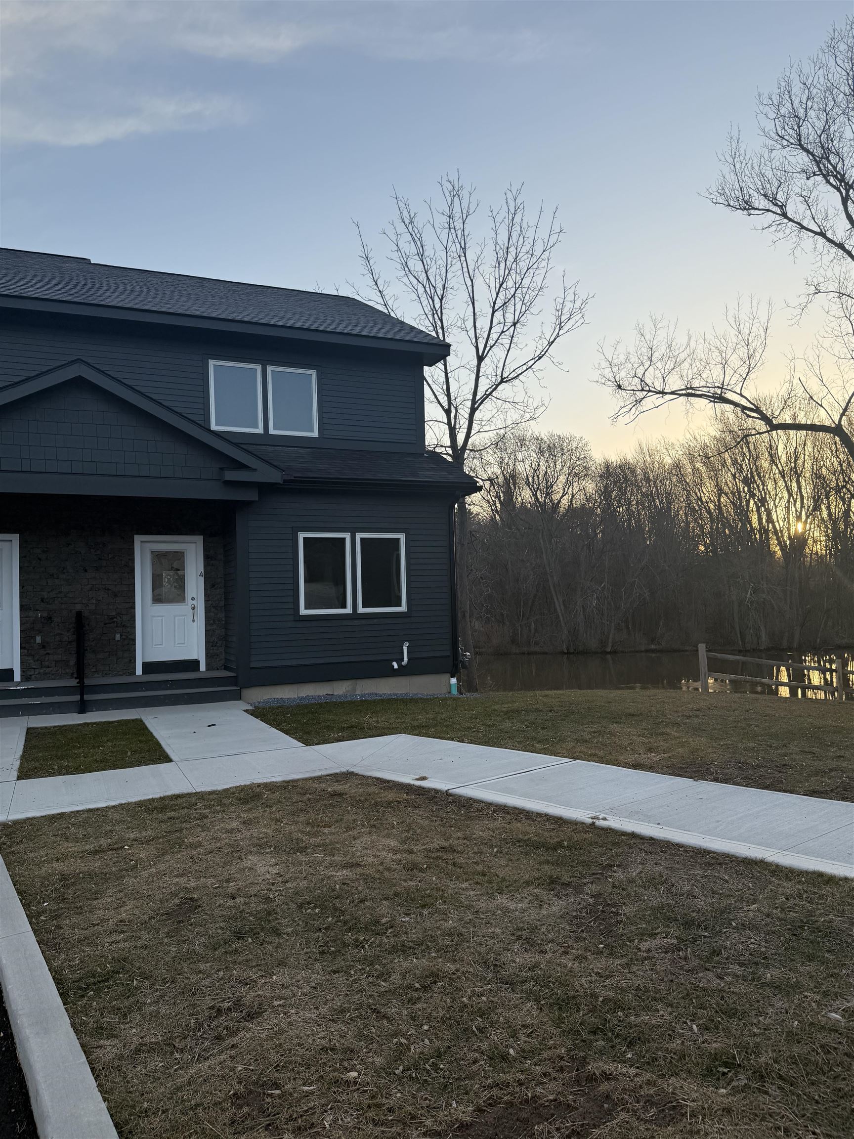 Vergennes, Vermont 05491, United States, 2 Bedrooms Bedrooms, ,2 BathroomsBathrooms,Residential,Active,93662