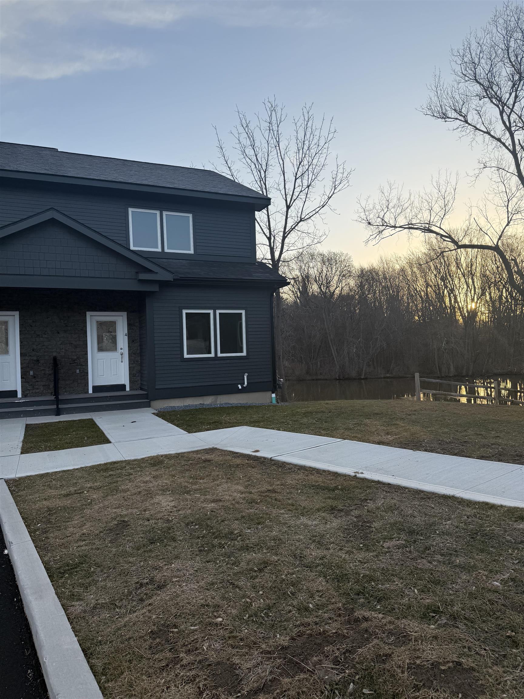 Vergennes, Vermont 05491, United States, 2 Bedrooms Bedrooms, ,2 BathroomsBathrooms,Residential,Active,93662