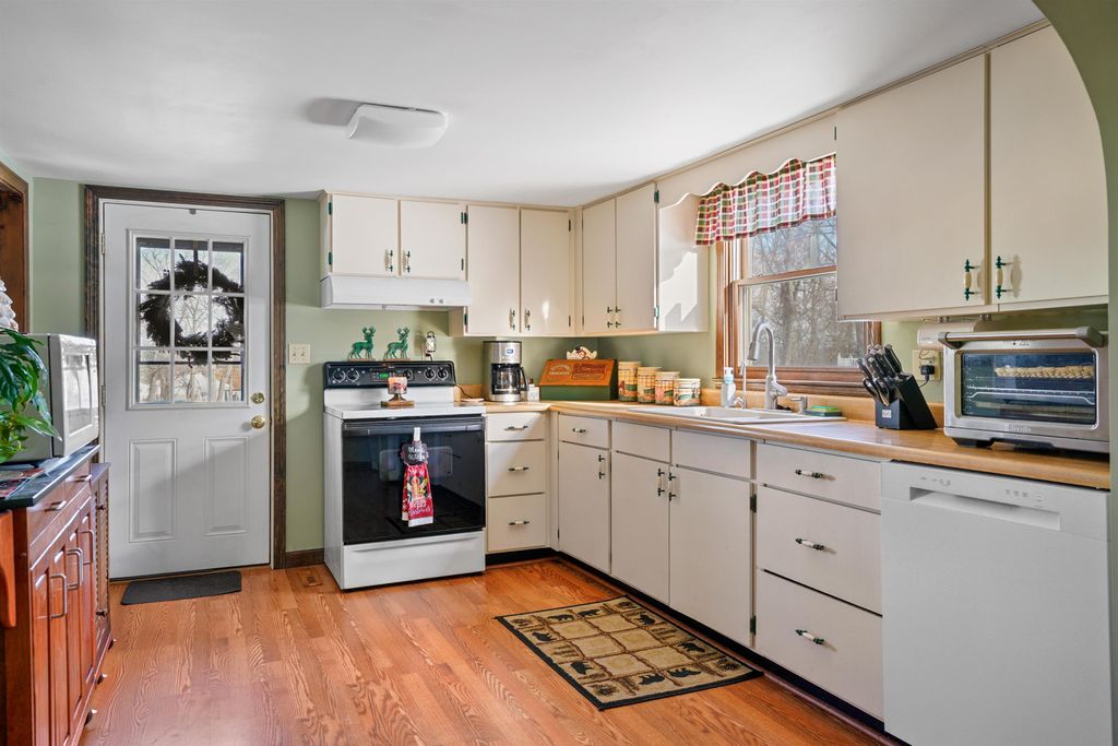 Photo of 31 Libbey Street, Goffstown, NH 03102 (MLS # 5072164)