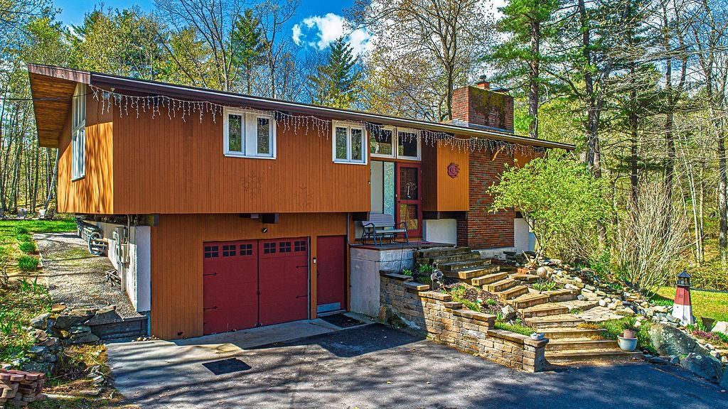 Photo of 5 Quarry Road, Hampstead, NH 03841 (MLS # 5087644)