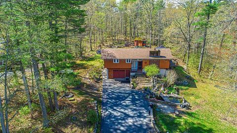 Photo of 5 Quarry Road, Hampstead, NH 03841 (MLS # 5087644)