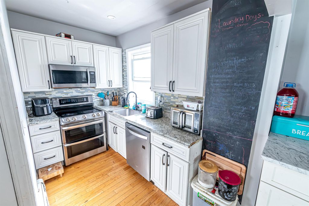 Photo of 10 North Main Street, Derry, NH 03038 (MLS # 5072727)