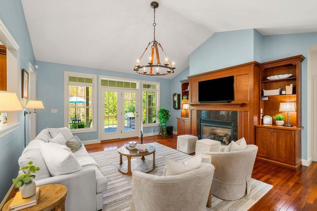 Photo of 12 Amber Lane, Bedford, NH 03110 (MLS # 5085585)