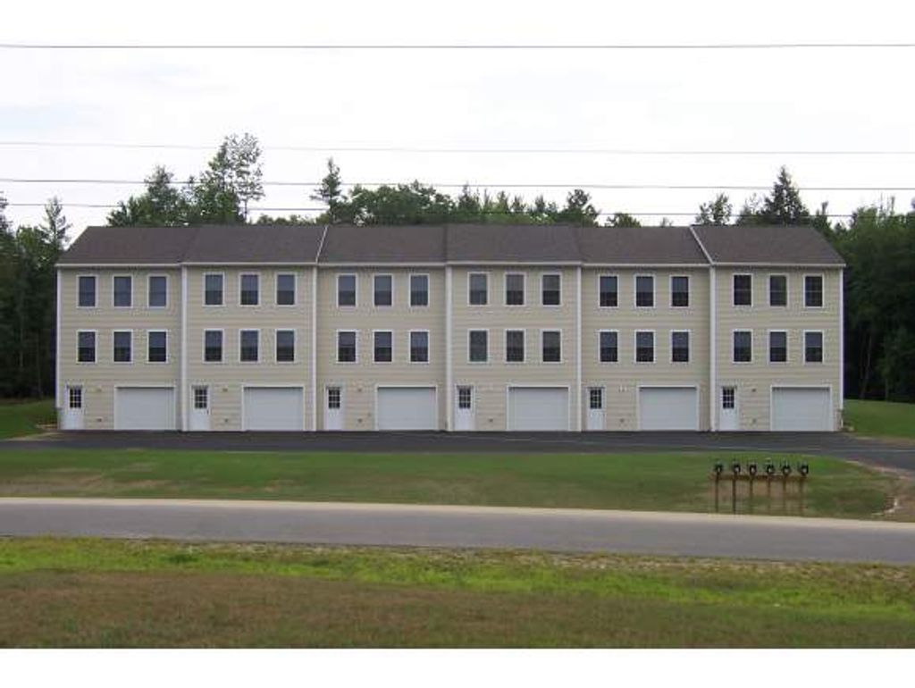 Photo of 75 Treaty Court #4, Fremont, NH 03044 (MLS # 5064551)