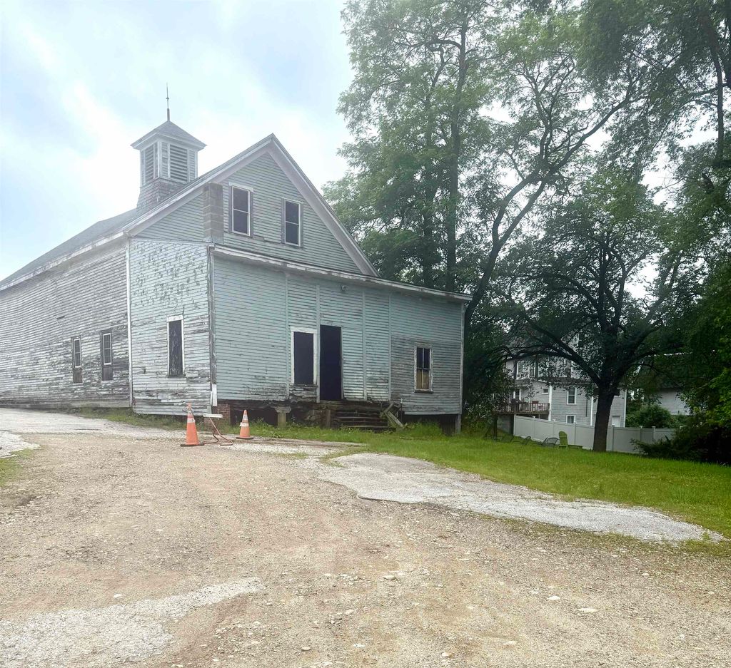 Photo of 28 Main Street, Raymond, NH 03077 (MLS # 5046346)