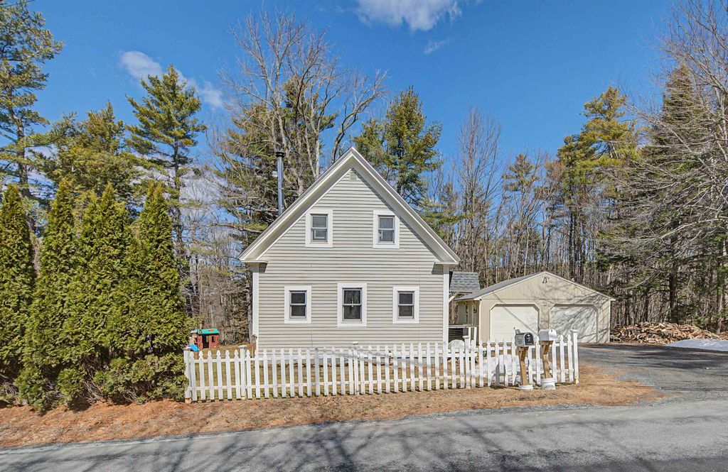 Photo of 48 Bradford Road, Sunapee, NH 03782 (MLS # 5081641)