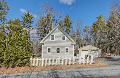 Photo of 48 Bradford Road, Sunapee, NH 03782 (MLS # 5081641)