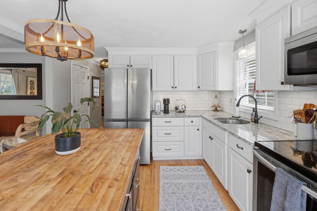 Photo of 5 Imperial Drive, Londonderry, NH 03053 (MLS # 5084815)