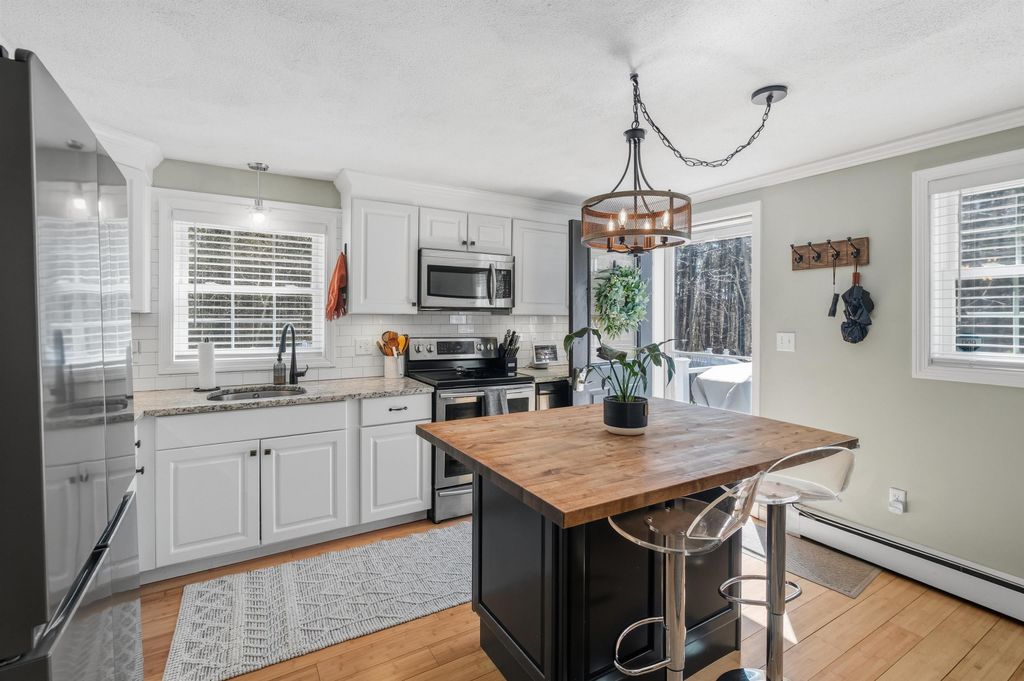 Photo of 5 Imperial Drive, Londonderry, NH 03053 (MLS # 5084815)
