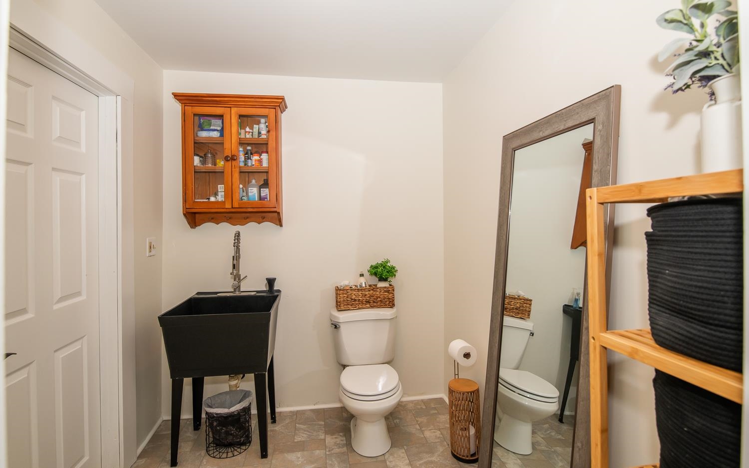 Epping, New Hampshire 03042, United States, 3 Bedrooms Bedrooms, ,2 BathroomsBathrooms,Residential,Pending,131054