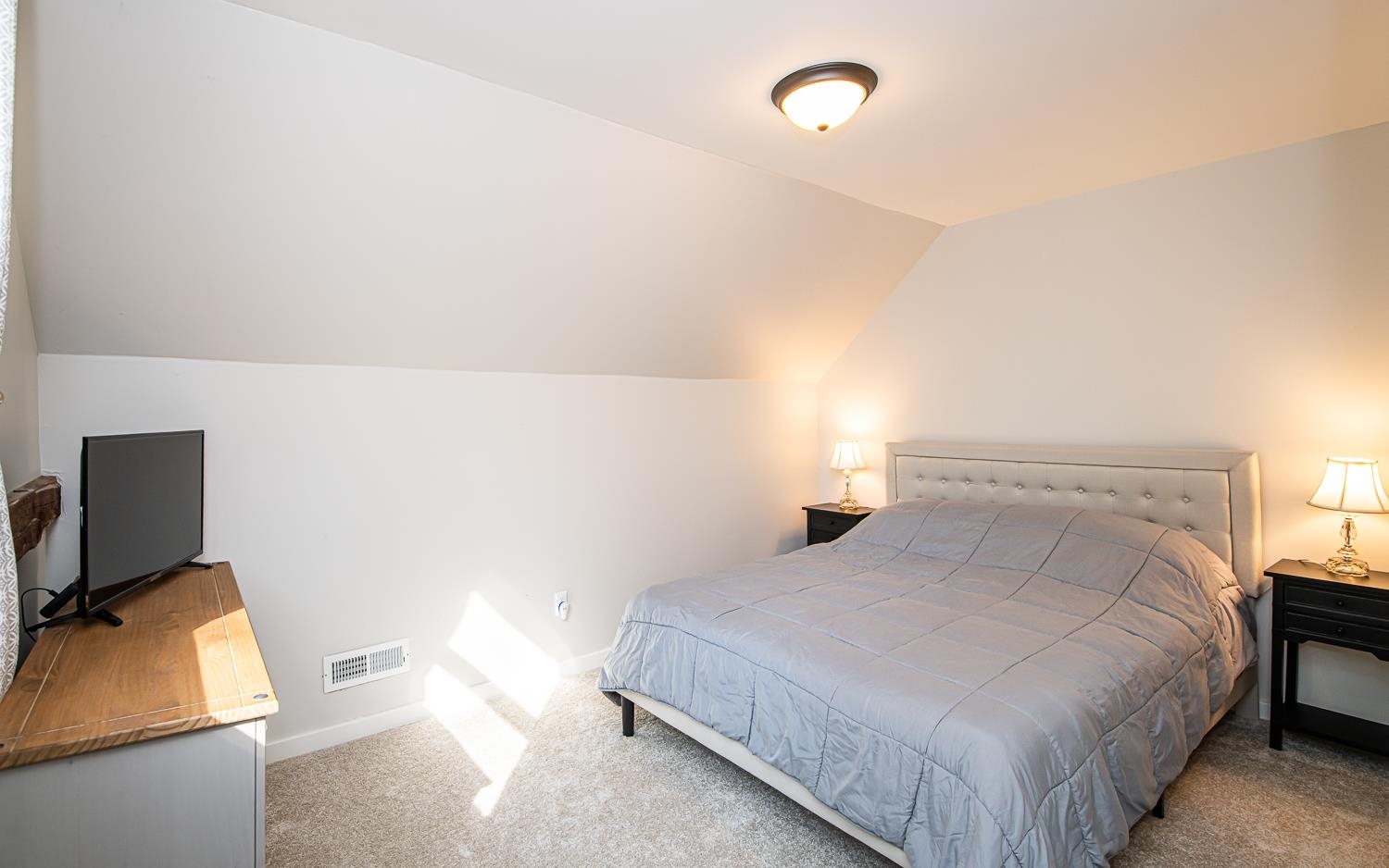 Epping, New Hampshire 03042, United States, 3 Bedrooms Bedrooms, ,2 BathroomsBathrooms,Residential,Pending,131054