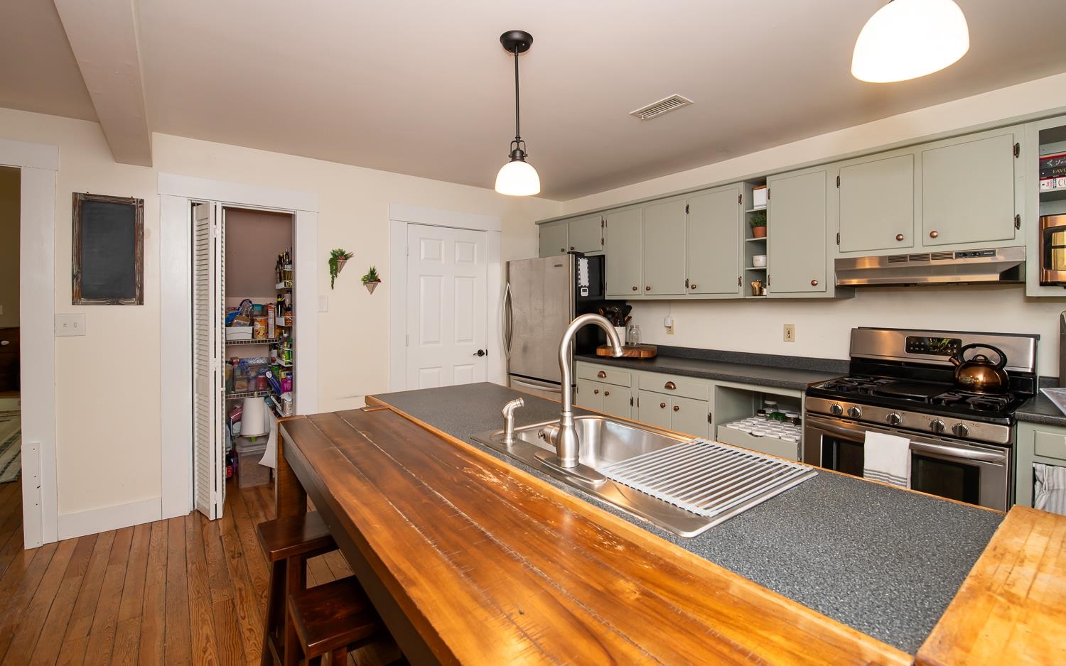 Epping, New Hampshire 03042, United States, 3 Bedrooms Bedrooms, ,2 BathroomsBathrooms,Residential,Pending,131054