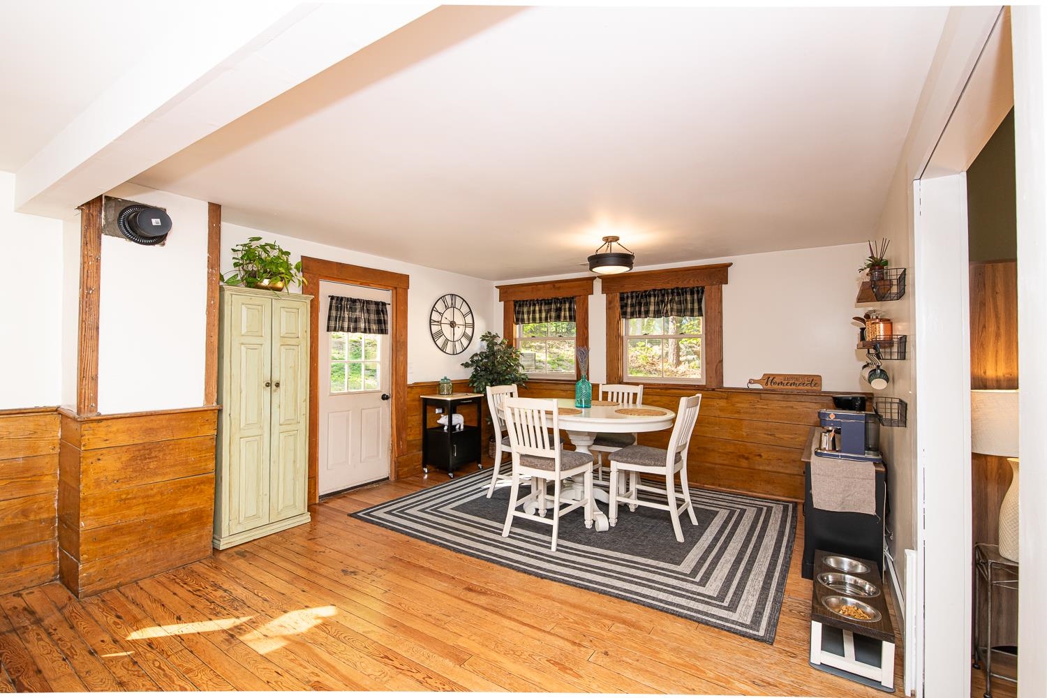 Epping, New Hampshire 03042, United States, 3 Bedrooms Bedrooms, ,2 BathroomsBathrooms,Residential,Pending,131054