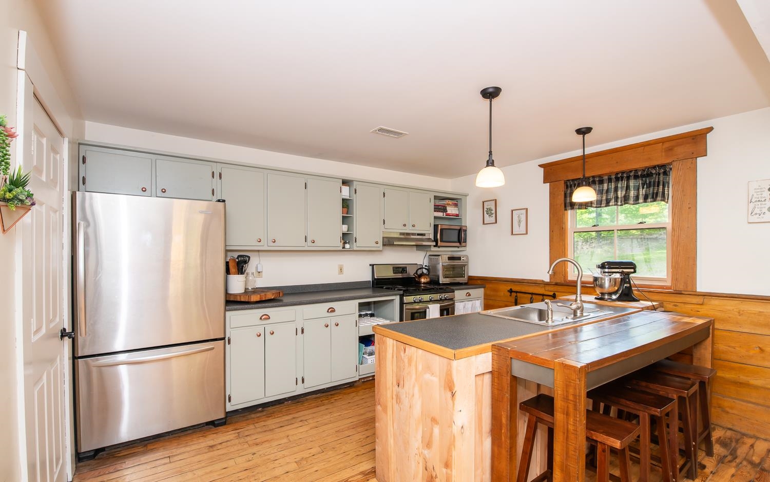 Epping, New Hampshire 03042, United States, 3 Bedrooms Bedrooms, ,2 BathroomsBathrooms,Residential,Pending,131054