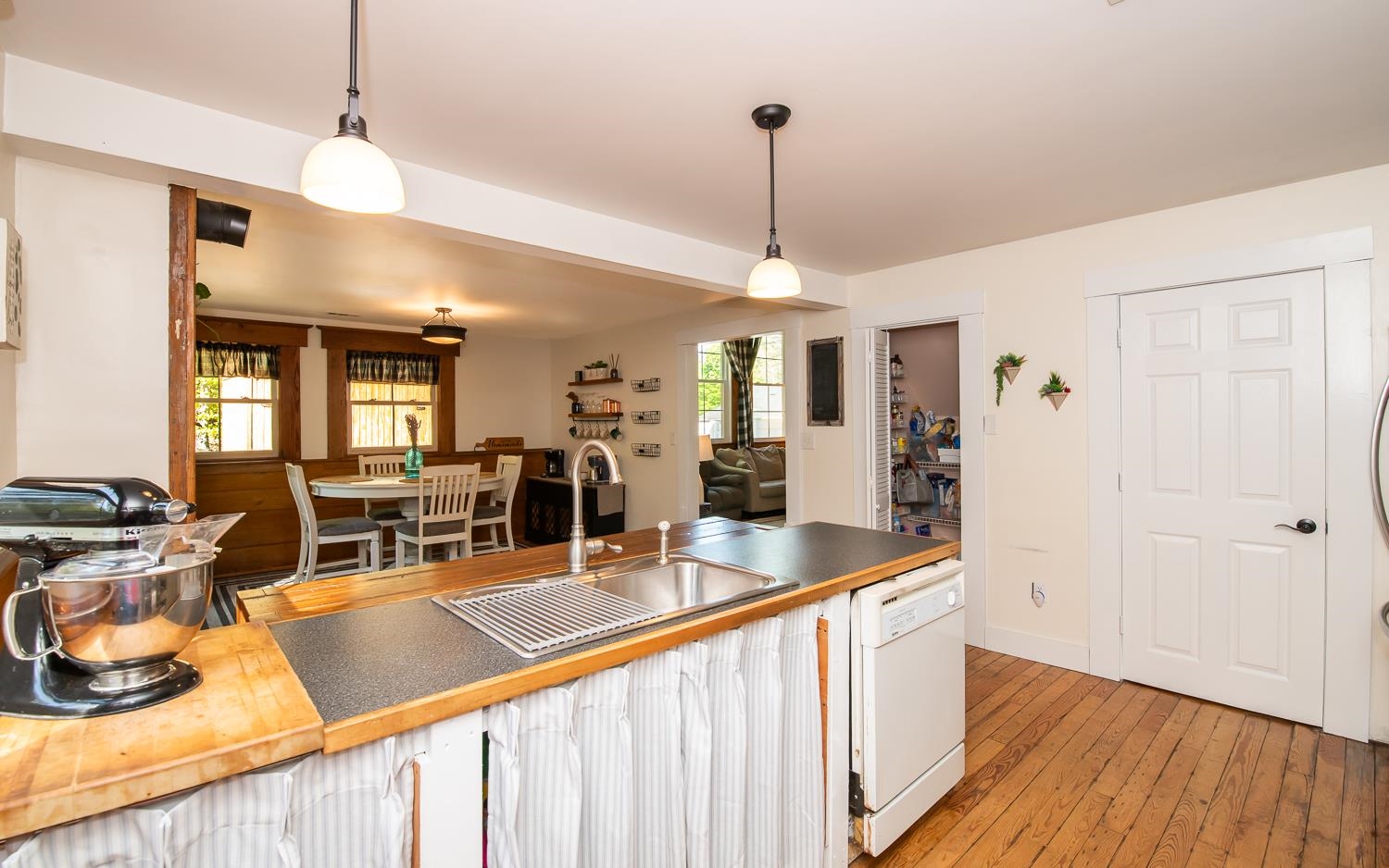 Epping, New Hampshire 03042, United States, 3 Bedrooms Bedrooms, ,2 BathroomsBathrooms,Residential,Pending,131054